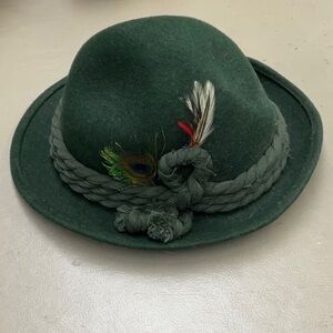 Green Felt Men's Hat with Feather Accent